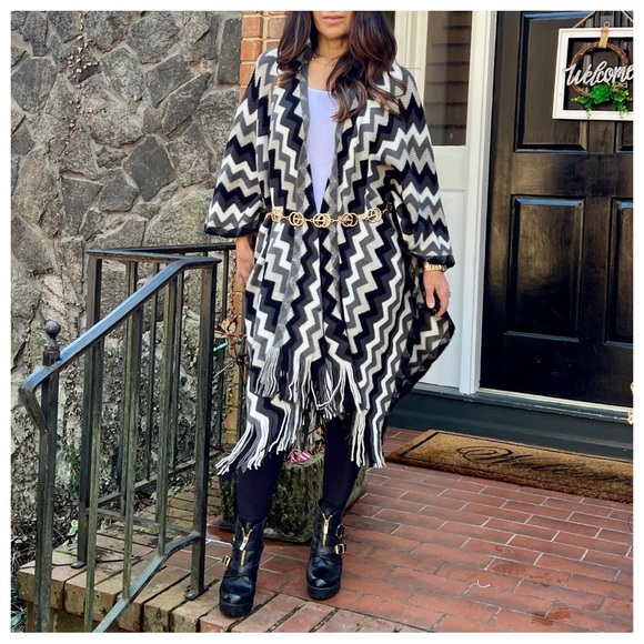 BOHO FABULOUS KNIT FRINGED PONCHO SHAWL - Picture 4 of 9